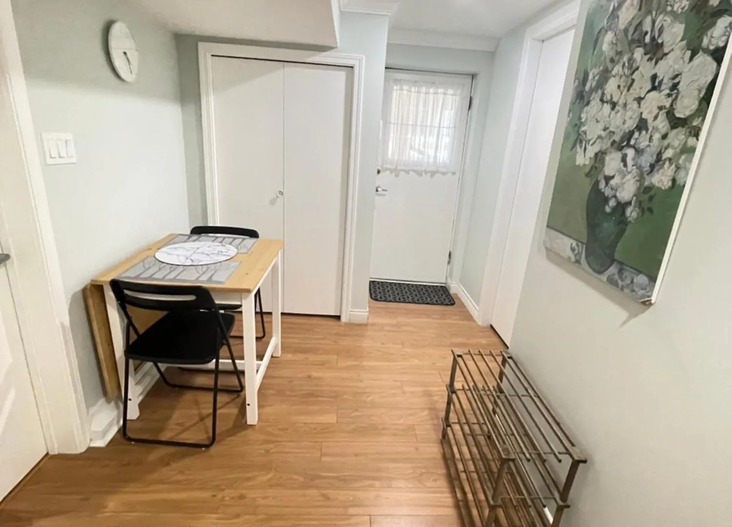 Vancouver West Side Cozy Roomの連絡先